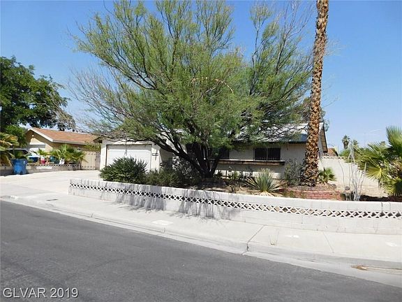 2nd image of 1609 Stoneybrook Dr
