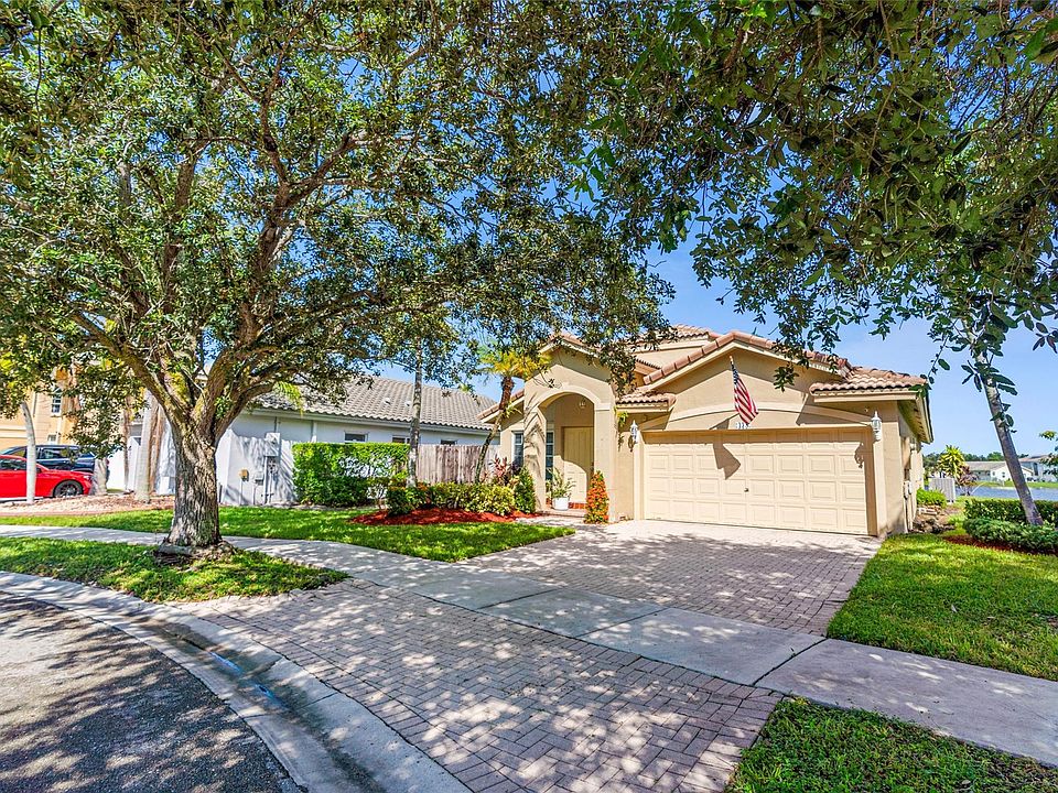 1st image of 438 SW 204th Avenue
