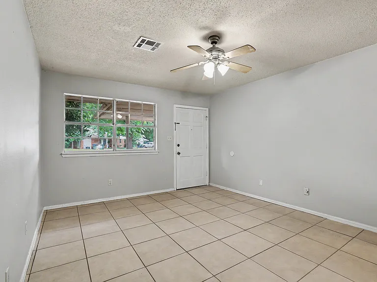 1301 Amhurst Ave — Photo 4