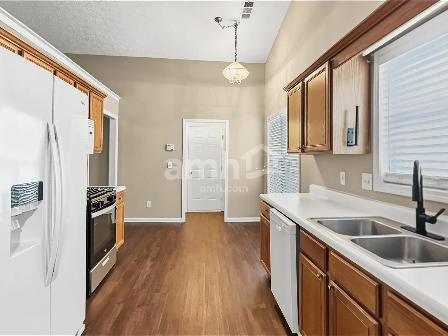 3 bed, 2.0 bath, 1514 sqft, $1,990 — Photo 4