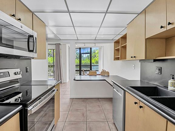 3rd image of 799 Jeffery Street #105
