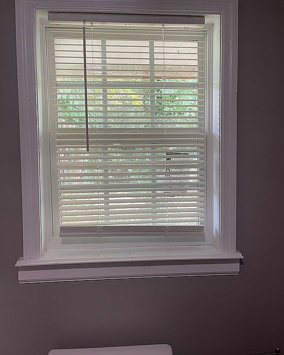 2nd image of 828 Mimosa St