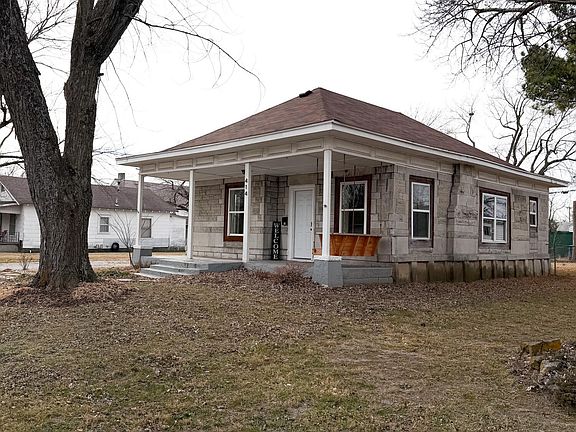 3rd image of 414 S Brownell Avenue