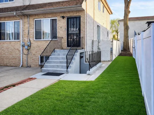 30 Spirit Ln, Staten Island, NY 10303