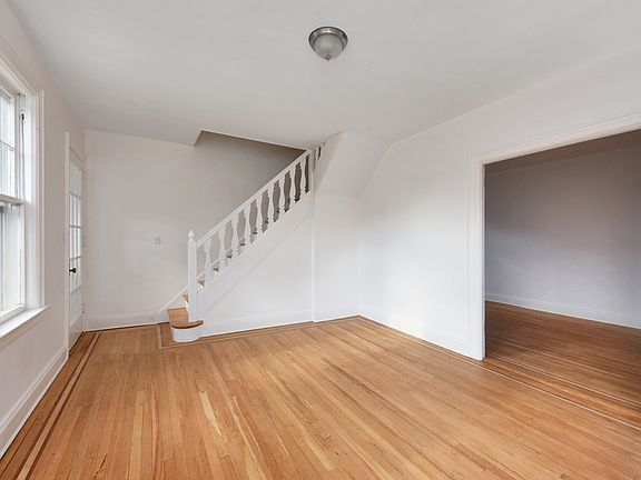 4th image of 311 W 236th St