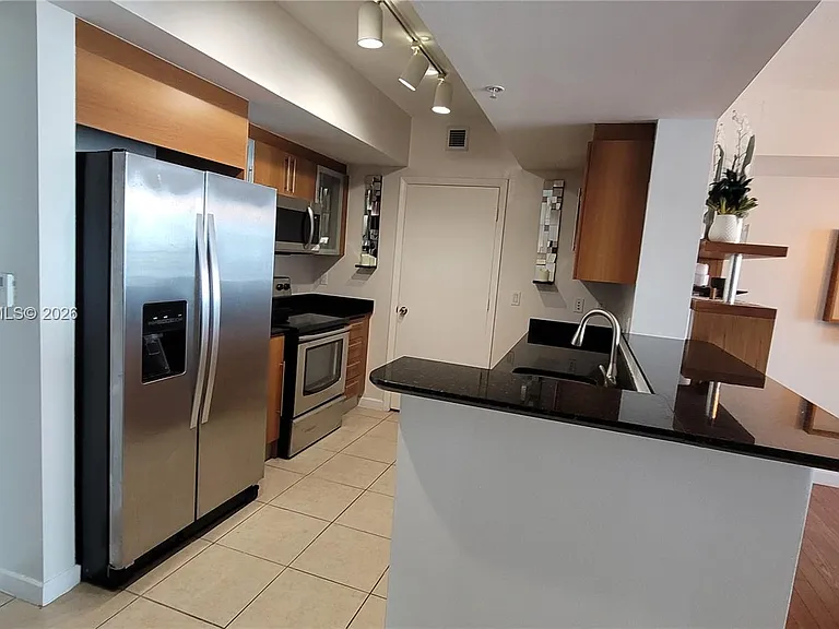 325 S Biscayne Blvd #3321 — Photo 16