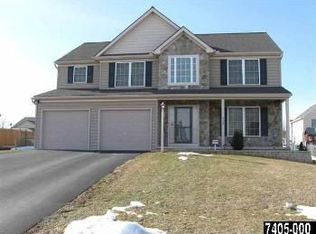 220 Riviera St, Mount Wolf, PA 17347