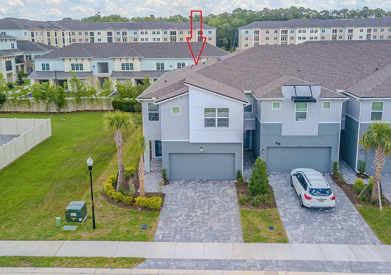 Location, lifestyle & Luxury - All in one! — Photo 2