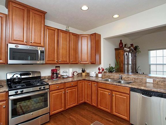 4th image of 1861 N Ashwood Ln