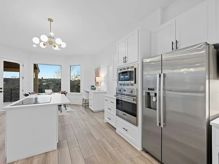 7905 Brightman Ln — Photo 18