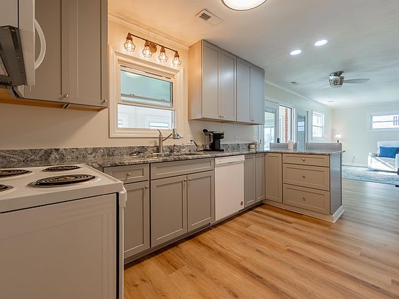 4th image of 4886 Lakeshore Dr