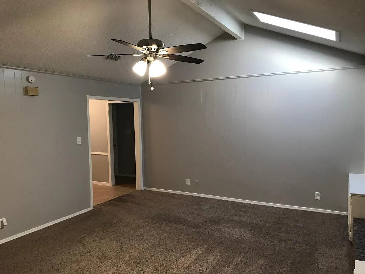 3 bed, 1795 sqft, $2,275 — Photo 4