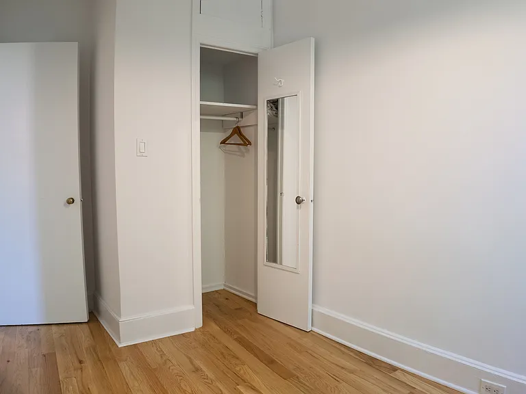 154 Noble St #3 — Photo 8