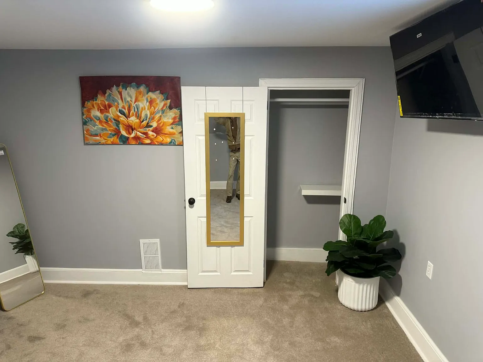 3 bed, 1100 sqft, $2,100 — Photo 2