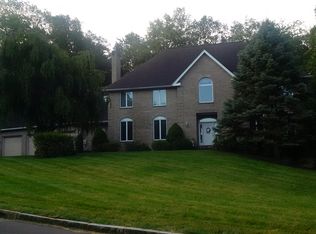 88 Hampton Dr, Manchester, CT 06040