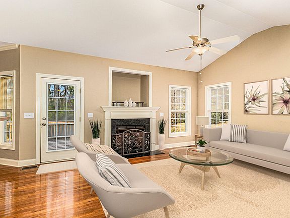 2nd image of 108 Keeneland Dr