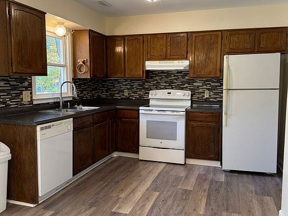 2nd image of 2816 Oak Hill Dr