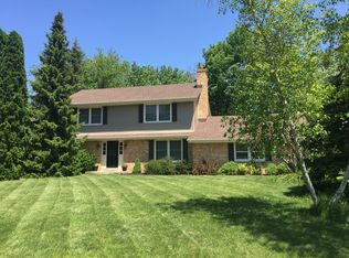 16800 W Salentine Dr, New Berlin, WI 53151