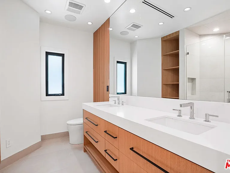 4097 Sapphire Dr — Photo 26