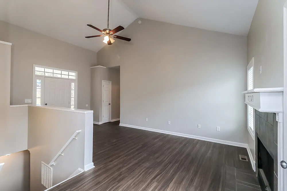 3 bed, 2.0 bath, 2064 sqft, $2,780 — Photo 4