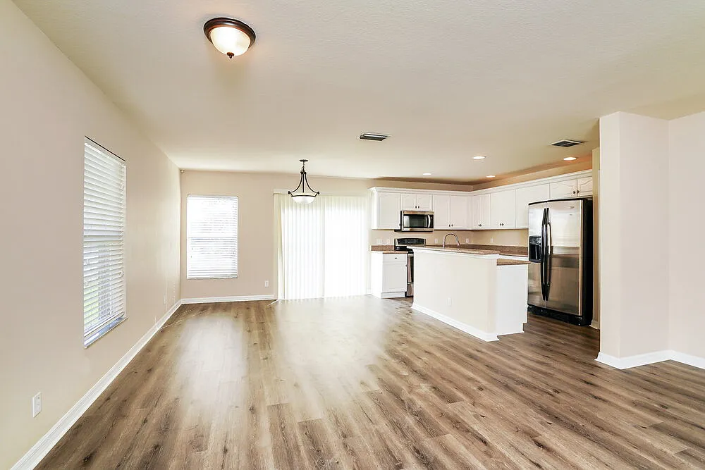 3 bed, 2.5 bath, 1688 sqft, $1,870 — Photo 4