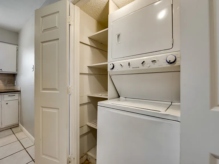 2205 Park Hill Dr — Photo 10