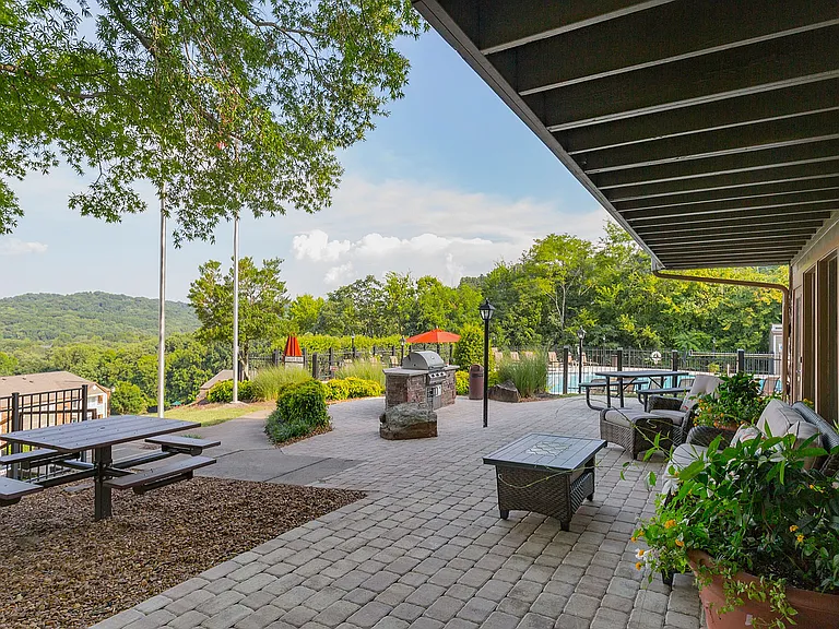 Poolside Grilling Station & Lounge