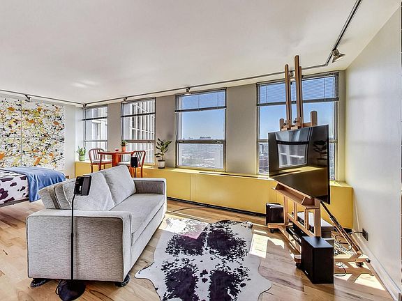 3rd image of 2626 N Lakeview Ave APT 1910