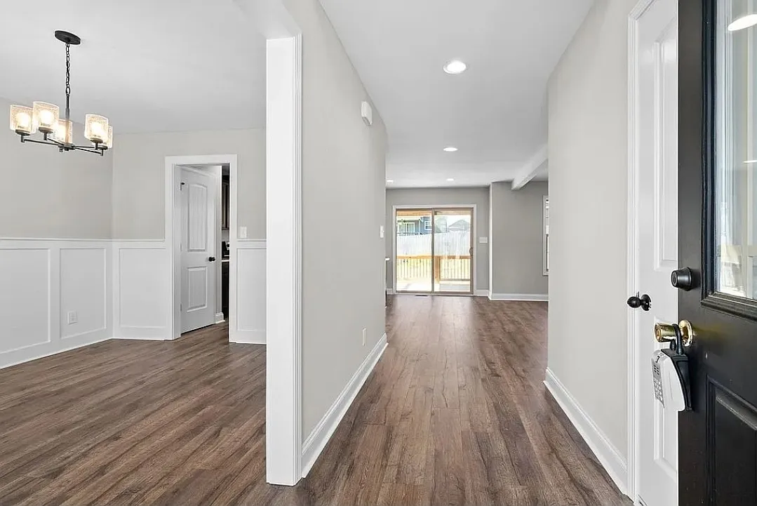 Building Photo - 736 Banister Dr