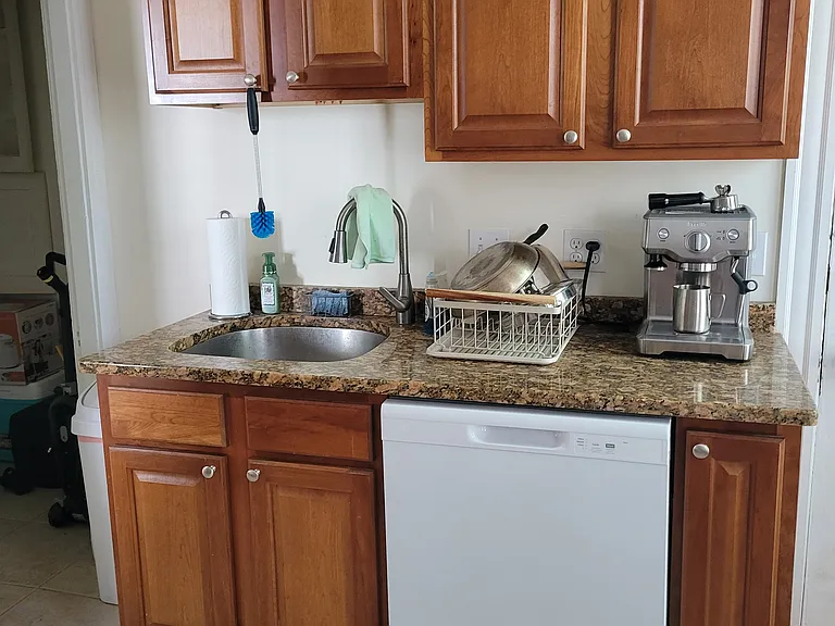 68 Plymouth St — Photo 3
