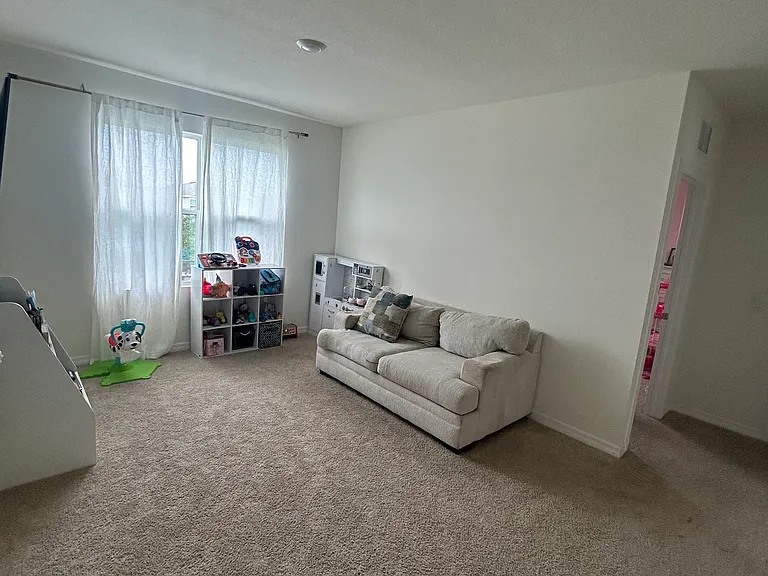 Tulip Dr — Photo 23