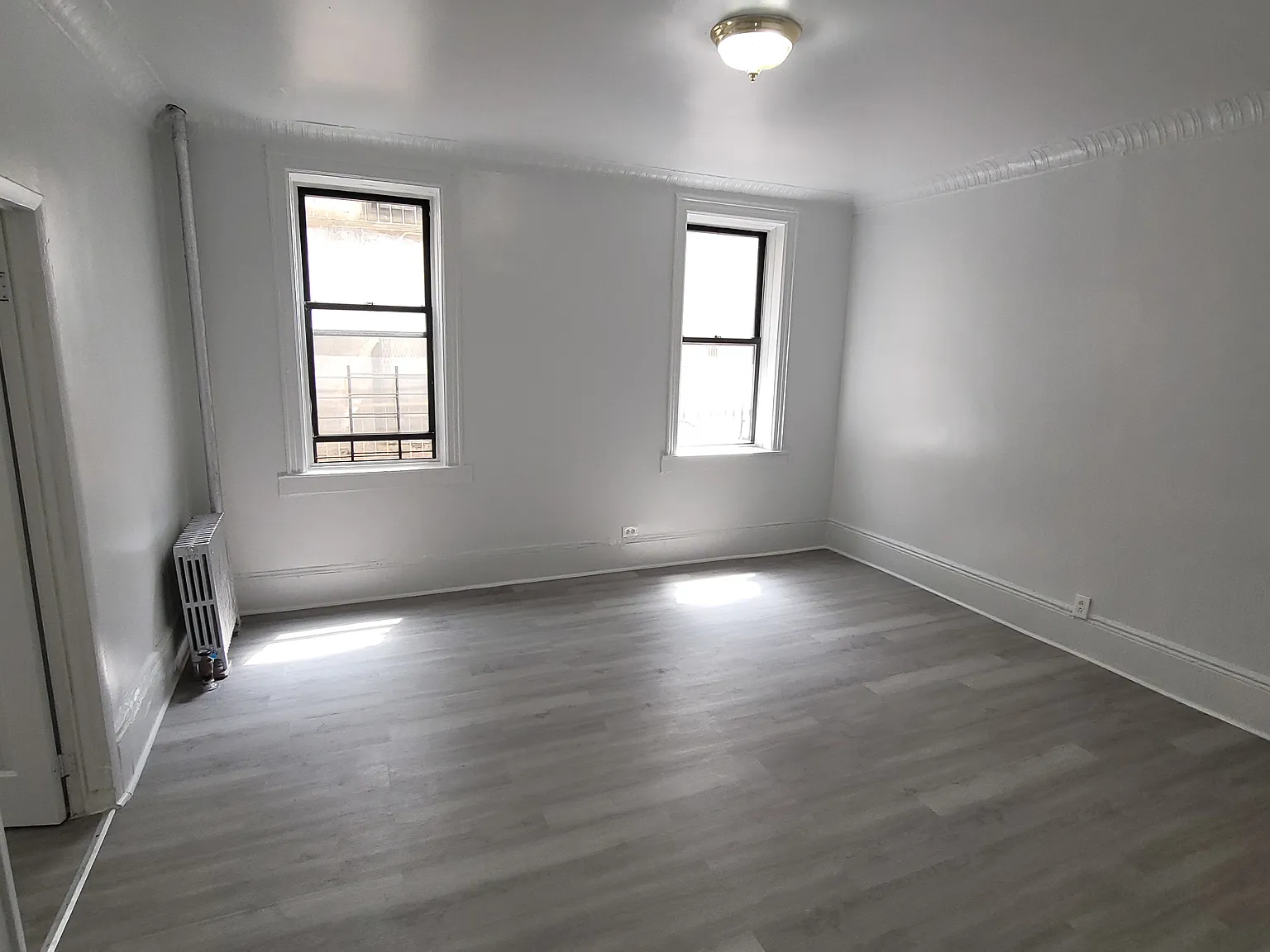 2 bed, 750 sqft, $2,700 — Photo 1