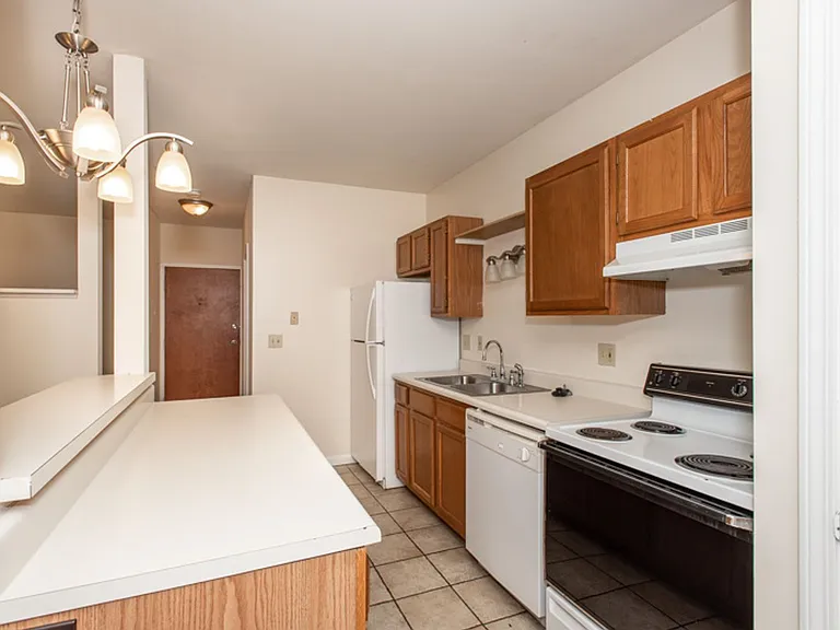 Walk to UC & UC Medical | 1BR/2BR Apartments — Photo 44
