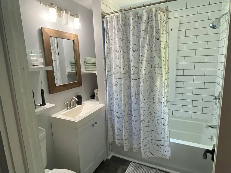 2nd floor bathroom