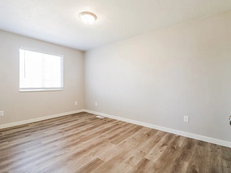 4829 S 3900 W — Photo 15