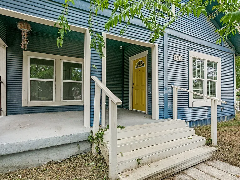 1201 S Palmetto — Photo 3