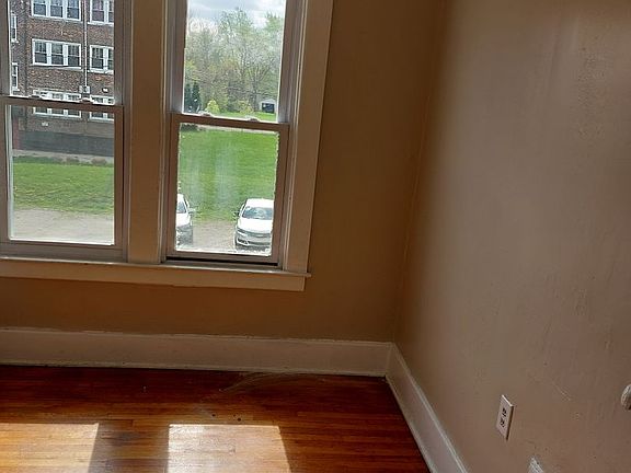 4th image of 1943-45 W Bethune Ave #4