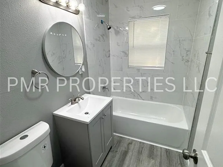 1804 NW Kingsbury Ave — Photo 10