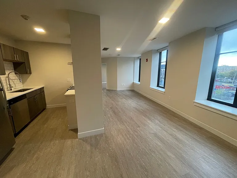 65 W Broad St — Photo 71
