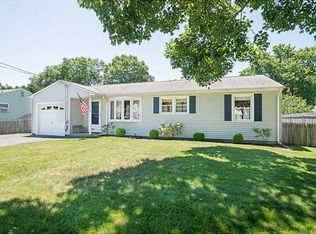 23 Dearborn Dr, Riverside, RI 02915