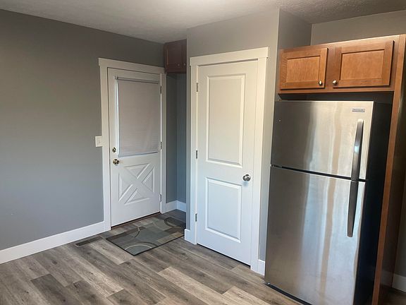 4th image of 1 Lakeside Ct