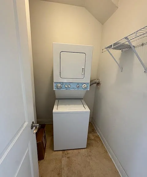 922 Porter Ave #205 — Photo 7