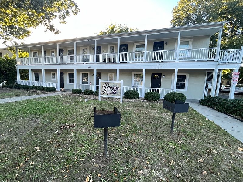 1st image of 402 S Holly St APT A