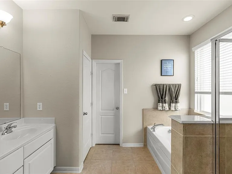 5902 Preserve Ln — Photo 15