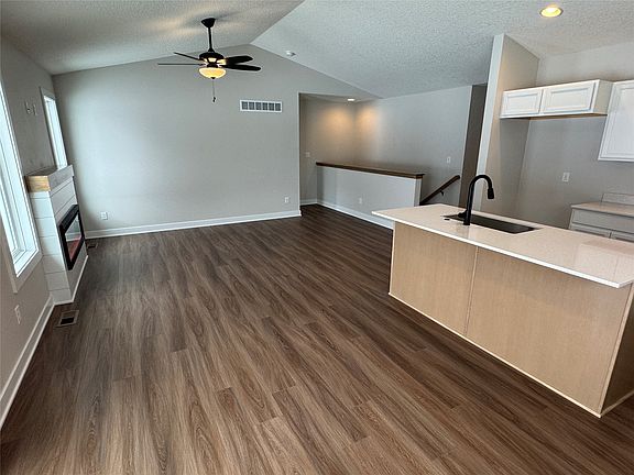 4th image of 4420 SW 23rd St