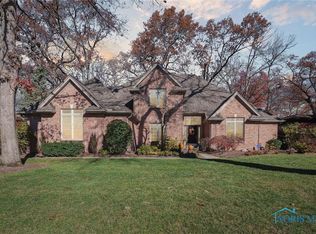 9042 Oak Valley Rd, Holland, OH 43528