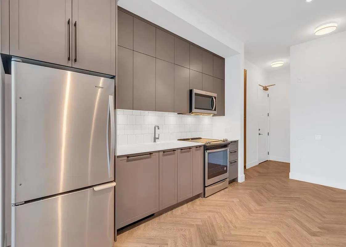 2 bed, 830 sqft, $2,400 — Photo 2