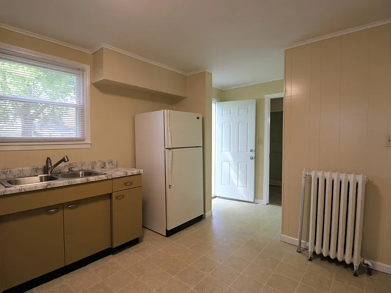1111 W North St — Photo 10