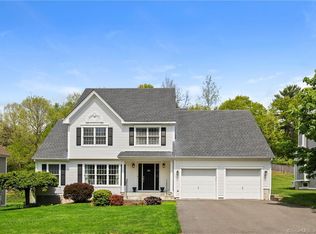 11 Strawfield Rd, Unionville, CT 06085