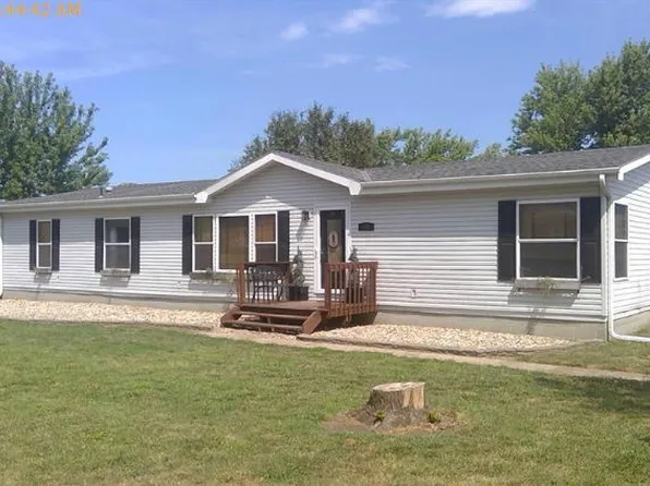 110 5th St, Greenwood, NE 68366